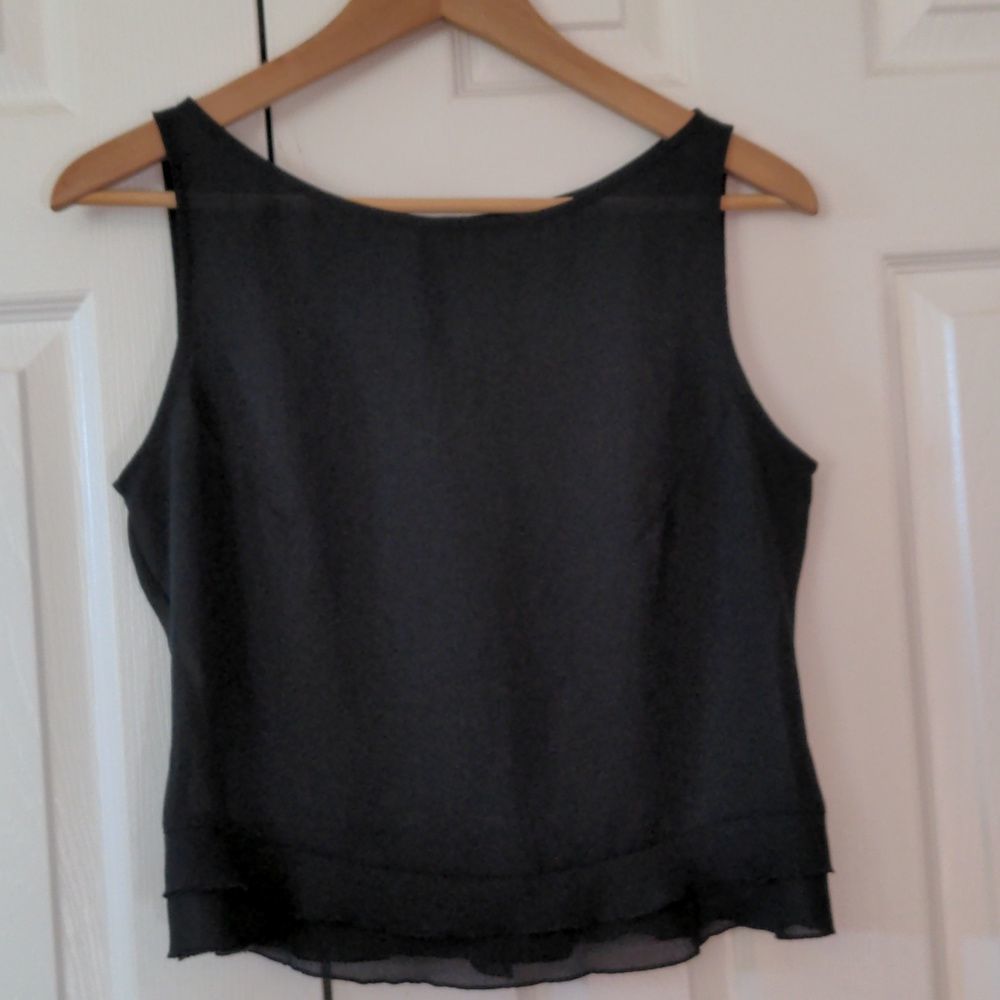 Like new camisole tank ruffle bottom‎ button up back